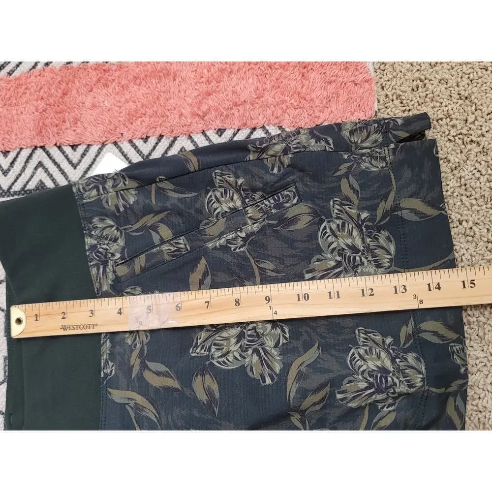 ATHLETA TREKKIE NORTH PRINTED SHORTS, SZ 18